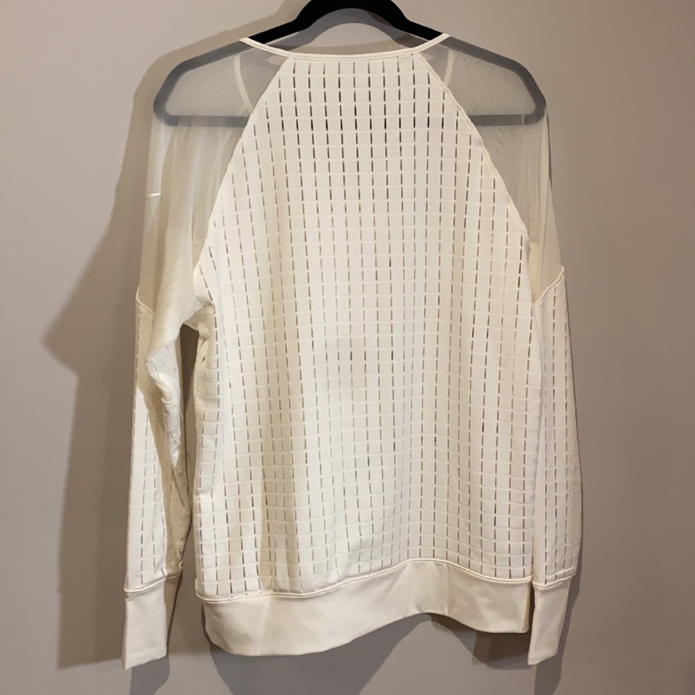 Nike Women’s Dri-Fit White Yoga / Tennis Pullover Sweatshirt - Picture 7 of 7